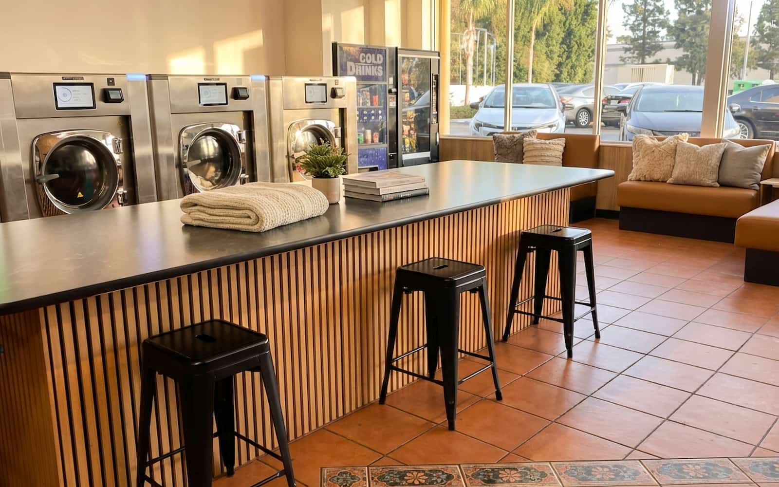 Interior overview of Polanco Laundry in Arleta